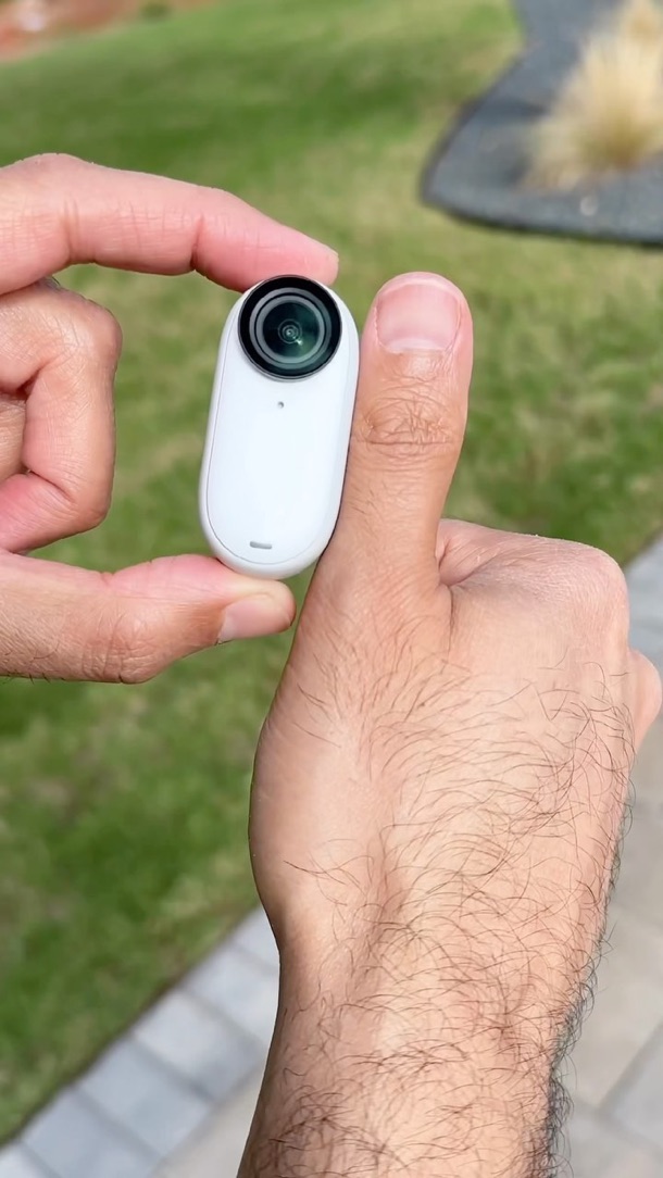 The planet’s tiniest vlogging cam! 🌎📸